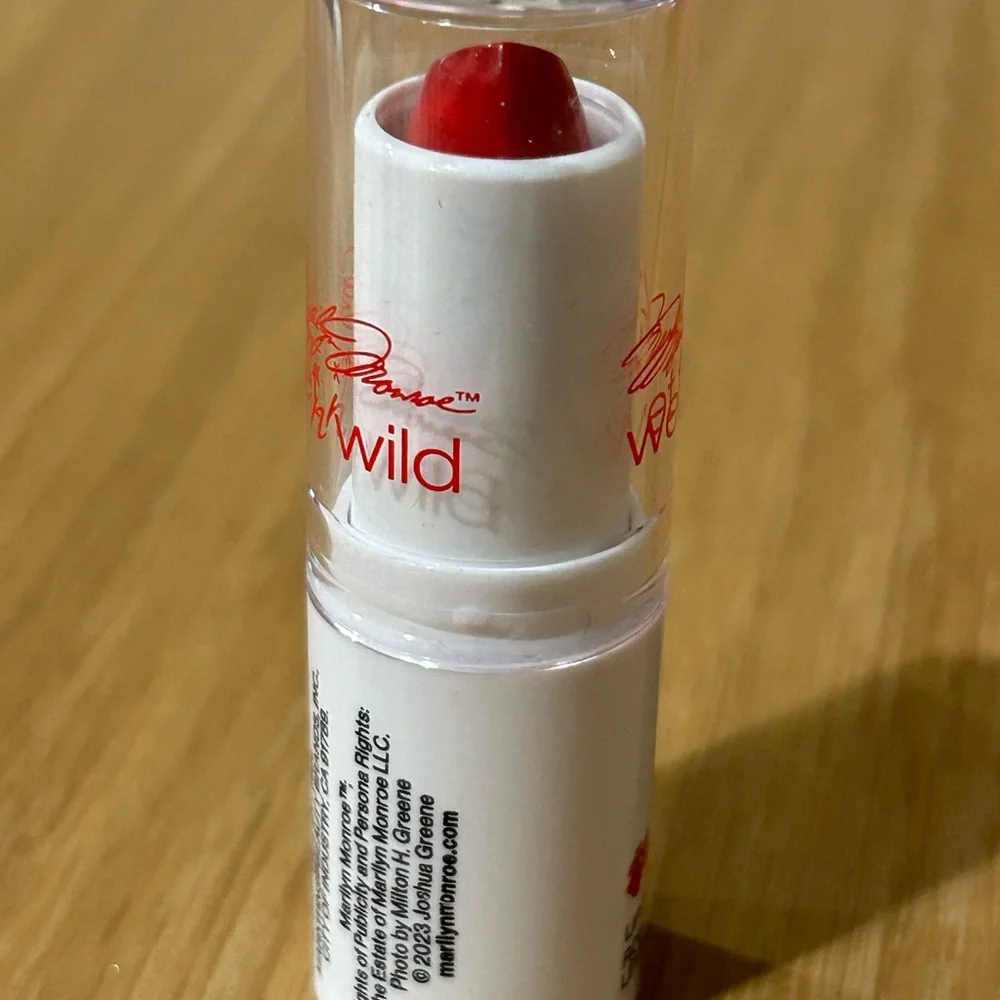Wet n Wild Marilyn Monroe Bold Red Lipstick - Picture 2 of 16